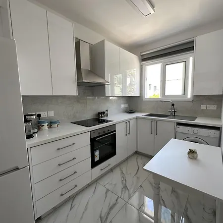 Апартаменти Modern Seaside Retreat Near Nissi Айя-Напа